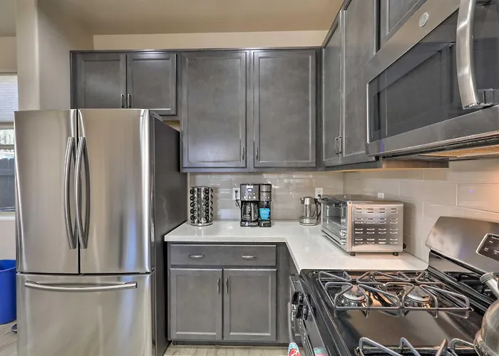 Centrally Located Vacation W/ Patio Flagstaff