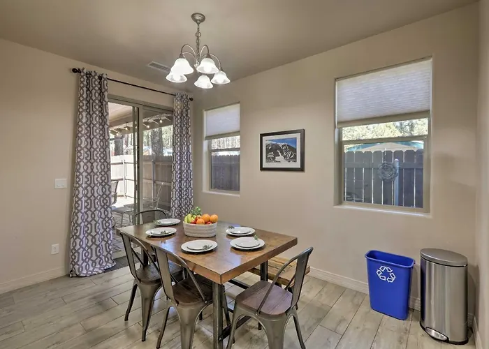 Ferienhaus Centrally Located Vacation W/ Patio