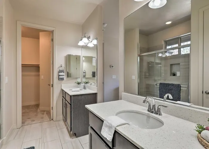Ferienhaus Centrally Located Vacation W/ Patio
