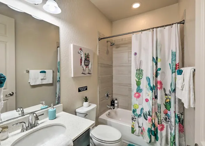 Centrally Located Vacation W/ Patio