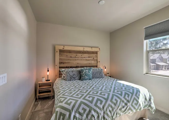 Centrally Located Vacation W/ Patio Ferienhaus