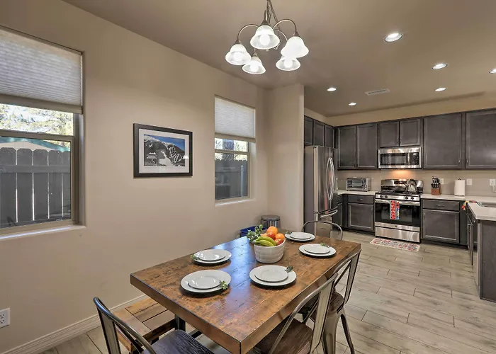 Centrally Located Vacation W/ Patio Flagstaff